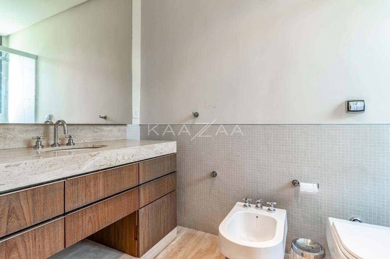 Localização cobiçada e arquitetura contemporânea. Casa extraordinária no Jardim Europa. - Foto 26