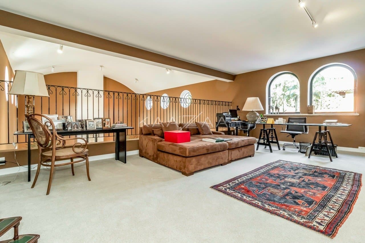Casa deliciosa com lindo jardim e 4 suítes. Reformada, no Jardim Guedala. - Foto 28