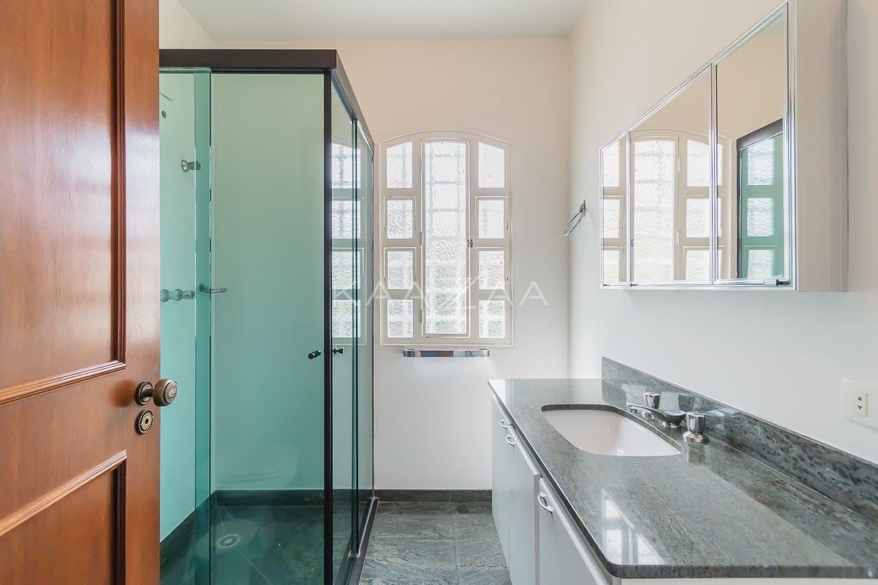 Casa com clima sossegado e muitos espaços para aproveitar, em Alto de Pinheiros. - Foto 19