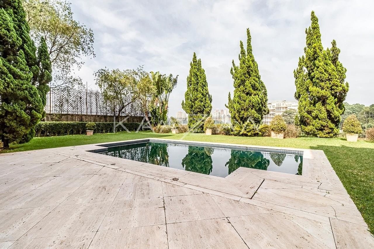 Casa exuberante com jardim e vista verde infinita. Em rua sossegada no Real Parque. - Foto 2