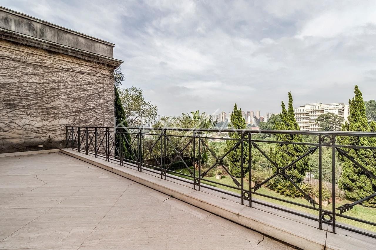 Casa exuberante com jardim e vista verde infinita. Em rua sossegada no Real Parque. - Foto 26