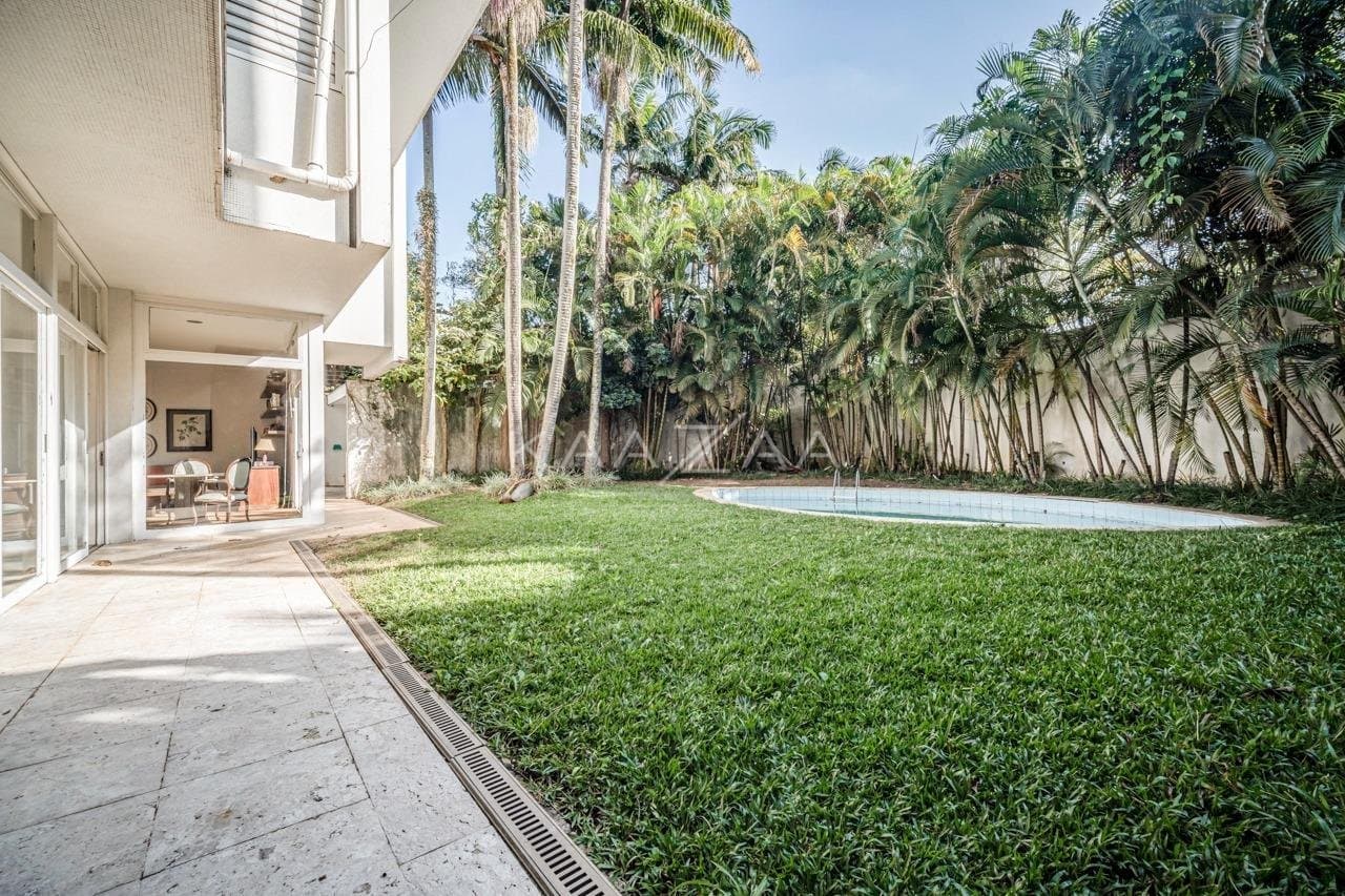 Excelente casa modernista, com lindo jardim em um amplo terreno no Jardim Europa. - Foto 4