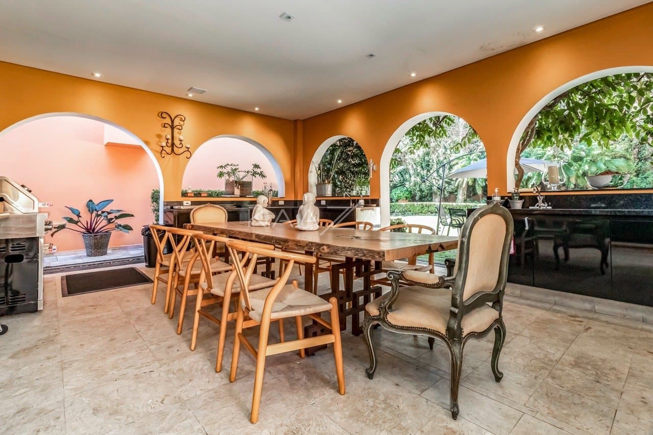Casa deliciosa com lindo jardim e 4 suítes. Reformada, no Jardim Guedala. - Foto 25