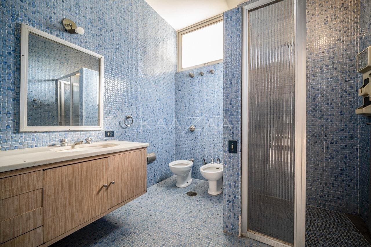 Excelente casa modernista, com lindo jardim em um amplo terreno no Jardim Europa. - Foto 23
