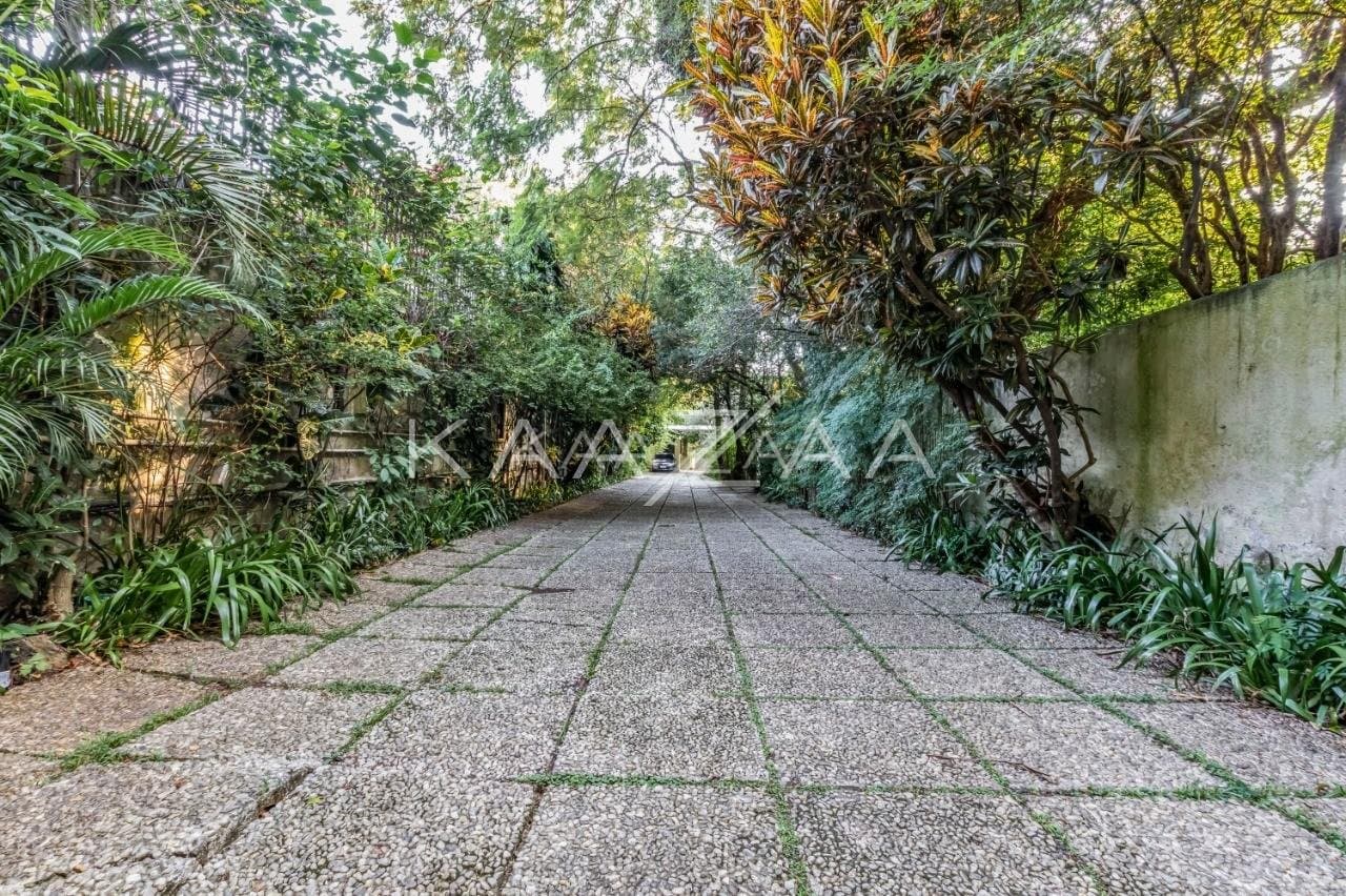 Um terreno em escala rara na cidade, com muito potencial para os negócios. Área de 4.180m² no Jardim Paulista. - Foto 5