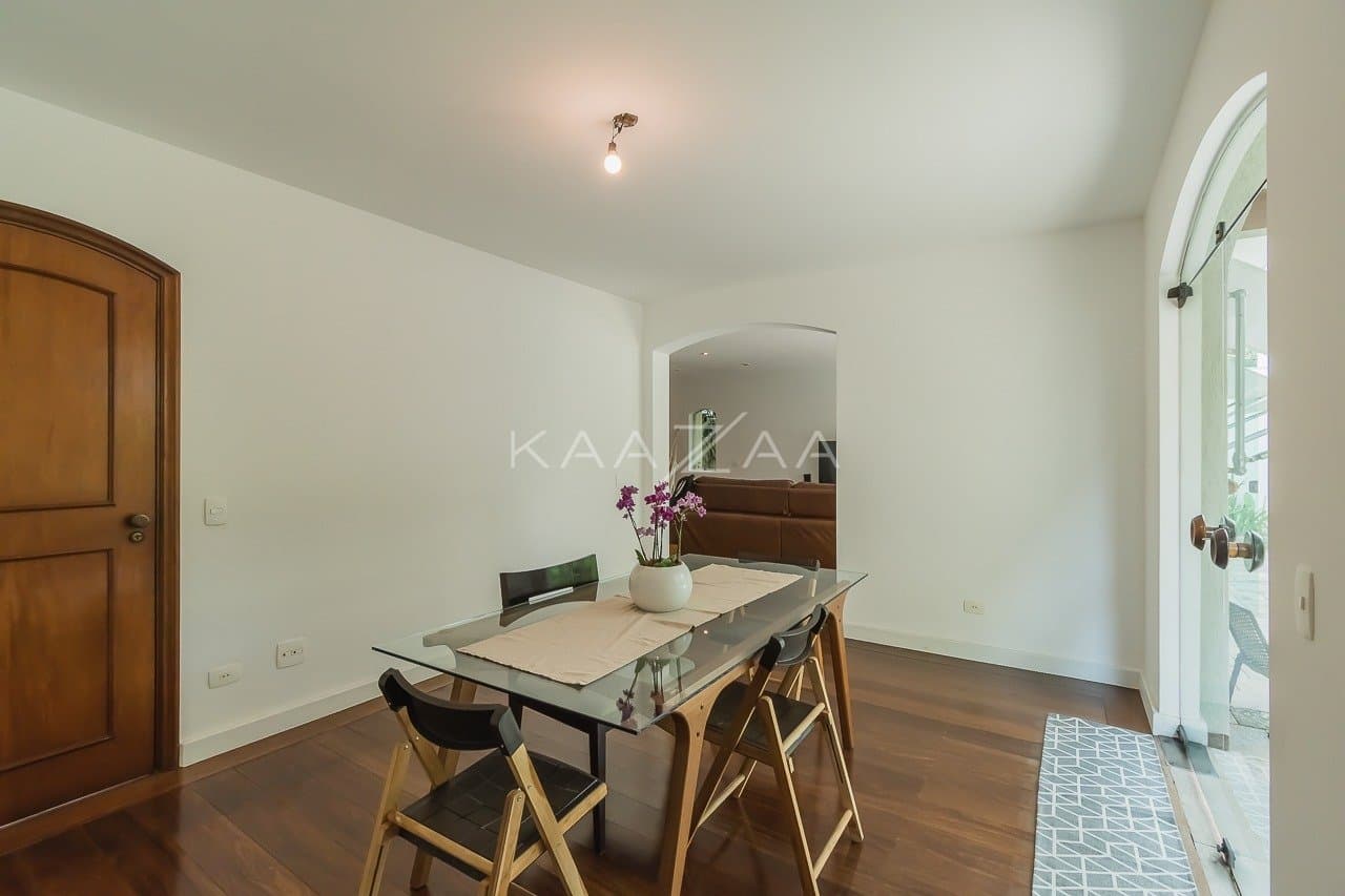 Casa com clima sossegado e muitos espaços para aproveitar, em Alto de Pinheiros. - Foto 9