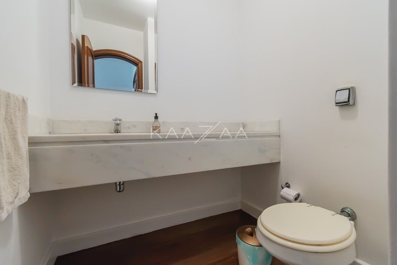 Casa com clima sossegado e muitos espaços para aproveitar, em Alto de Pinheiros. - Foto 4
