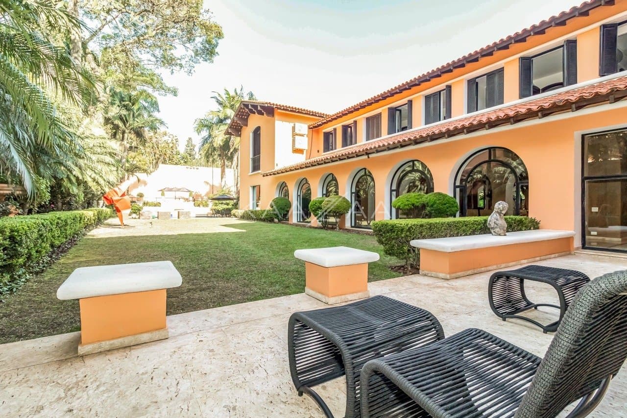 Casa deliciosa com lindo jardim e 4 suítes. Reformada, no Jardim Guedala. - Foto 7