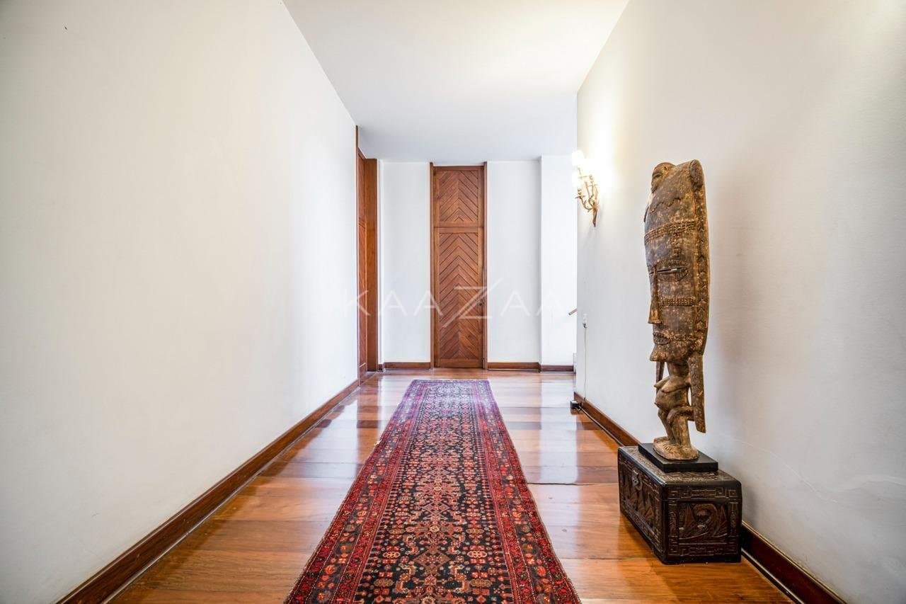 Excelente casa modernista, com lindo jardim em um amplo terreno no Jardim Europa. - Foto 18