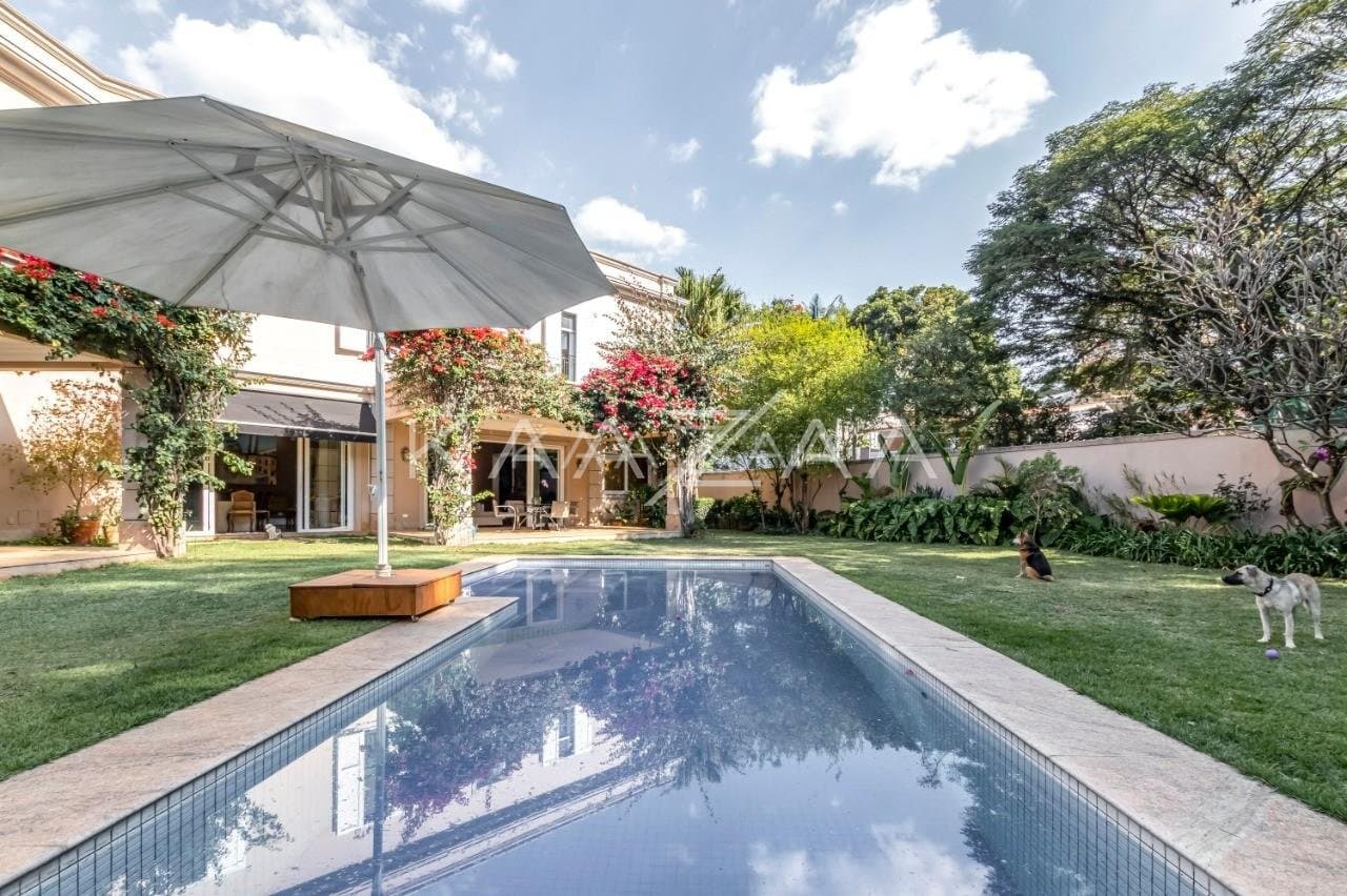 A mistura entre o clássico e o moderno tomam conta dos espaços. Casa deliciosa em rua sem saída, na Cidade Jardim. - Foto 1