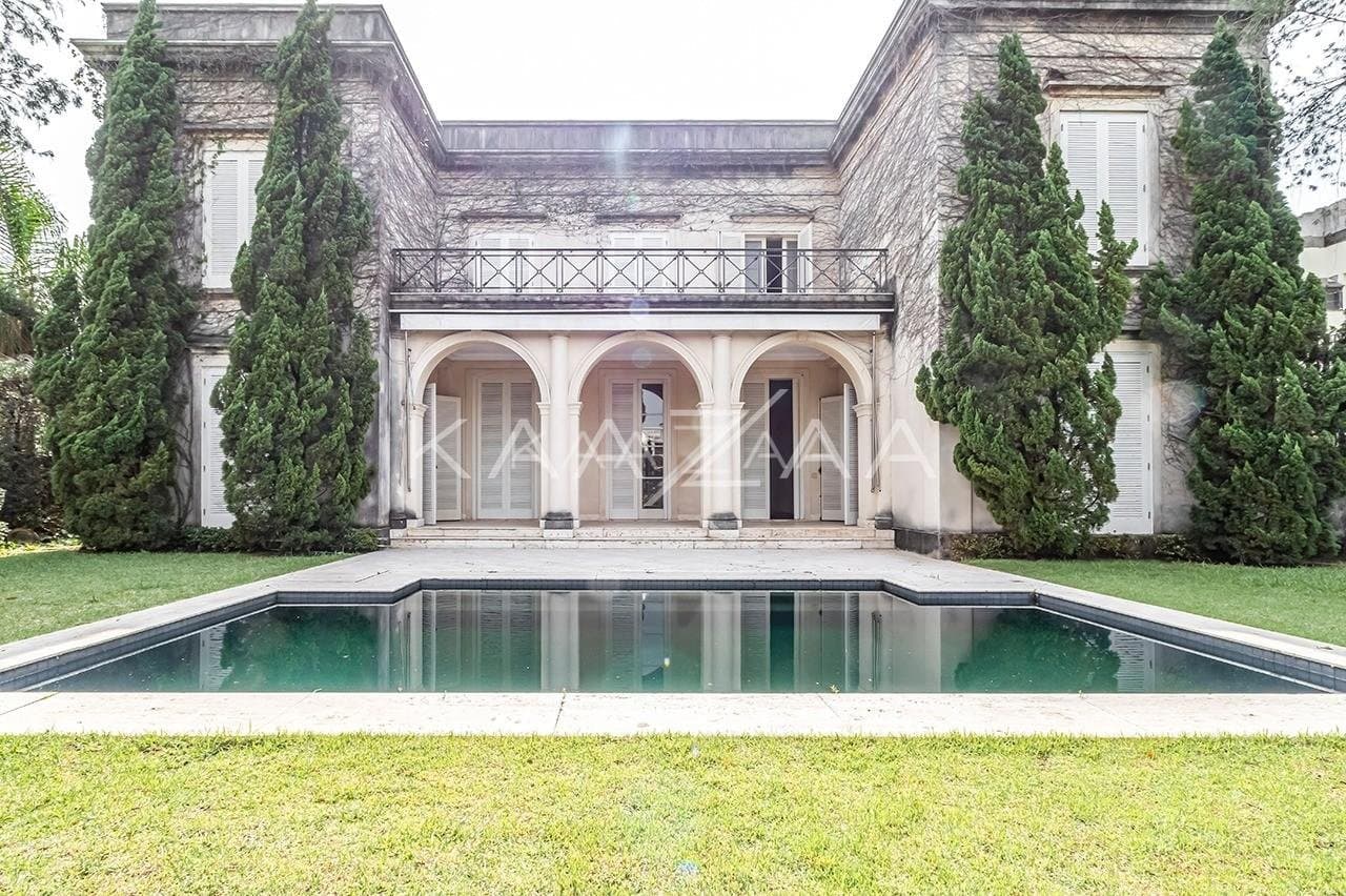 Casa exuberante com jardim e vista verde infinita. Em rua sossegada no Real Parque. - Foto 4