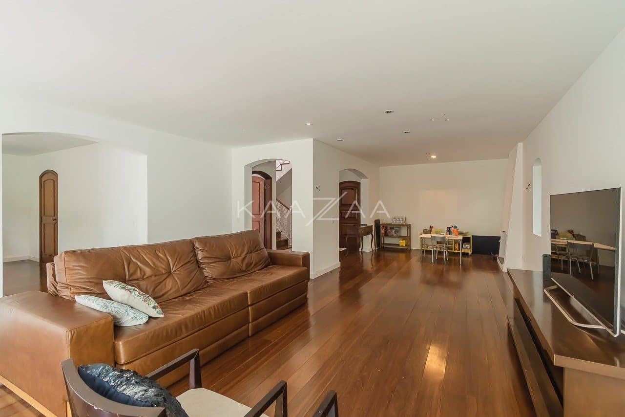 Casa com clima sossegado e muitos espaços para aproveitar, em Alto de Pinheiros. - Foto 2