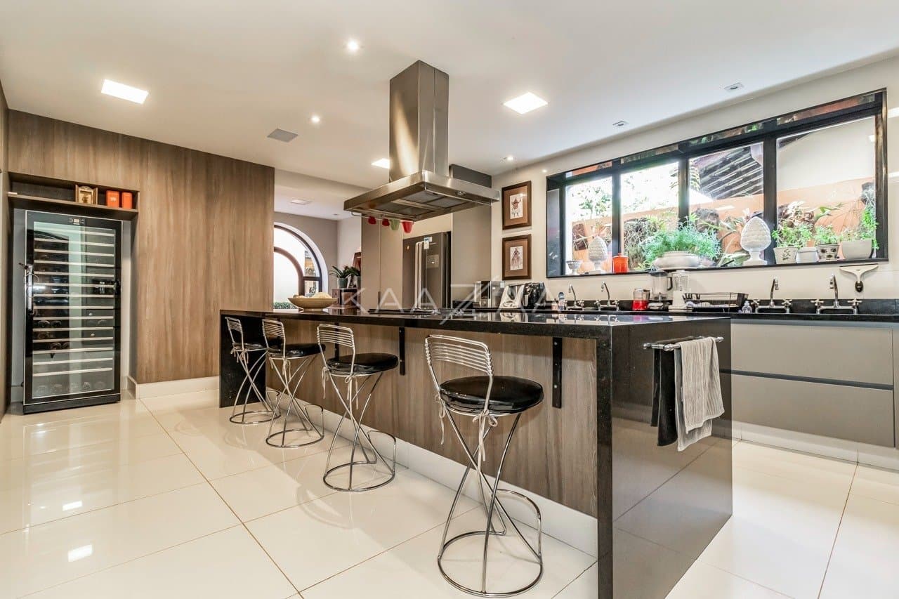 Casa deliciosa com lindo jardim e 4 suítes. Reformada, no Jardim Guedala. - Foto 22