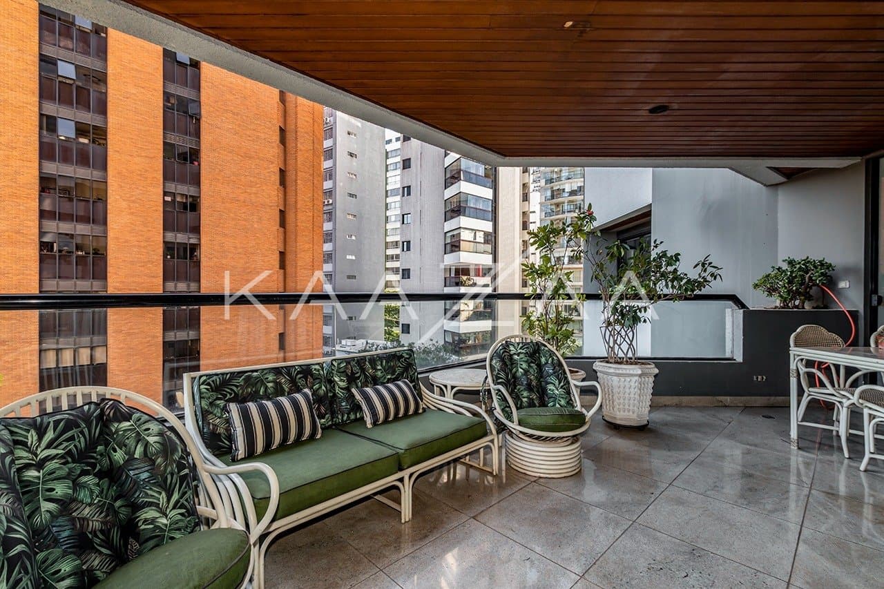 Apartamento completo no Jardins: varandas, vista verde e amplitude. - Foto 3