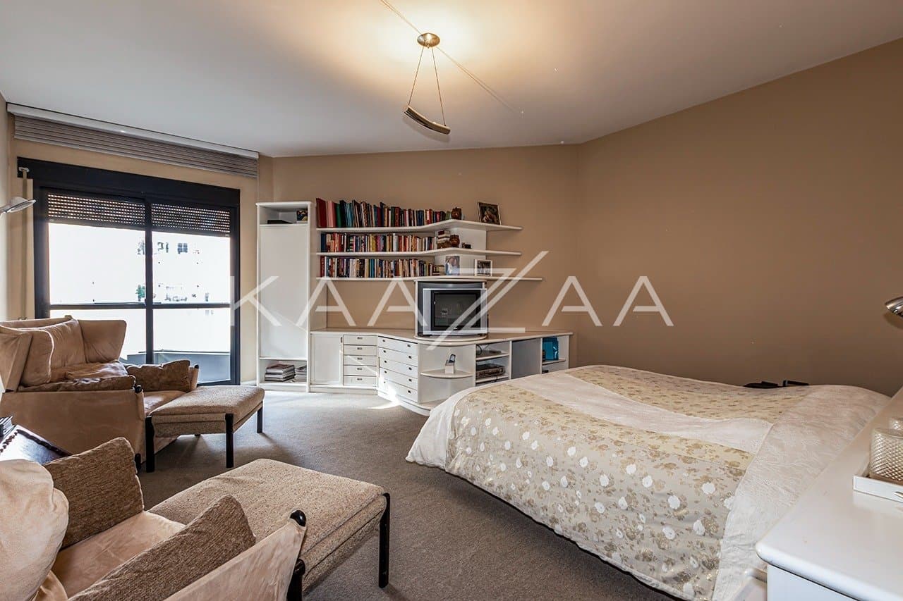 Apartamento completo no Jardins: varandas, vista verde e amplitude. - Foto 8