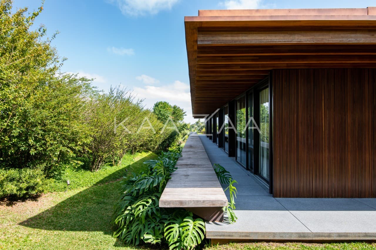 Luz, arquitetura, sofisticação: uma casa modelo na Quinta da Baroneza - Foto 31