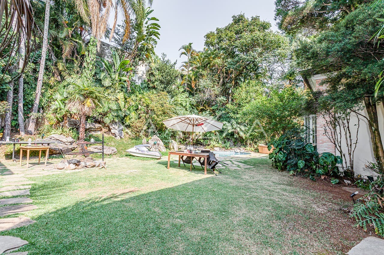 Um jardim tropical em plena Cidade Jardim. Casa com projeto de Marcos Tomanik. - Foto 3