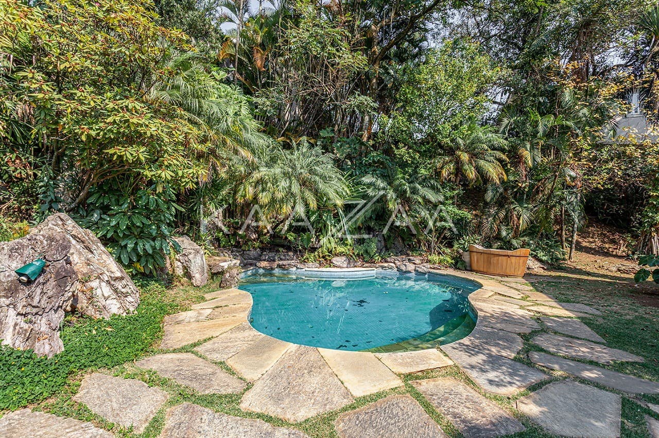 Um jardim tropical em plena Cidade Jardim. Casa com projeto de Marcos Tomanik. - Foto 2