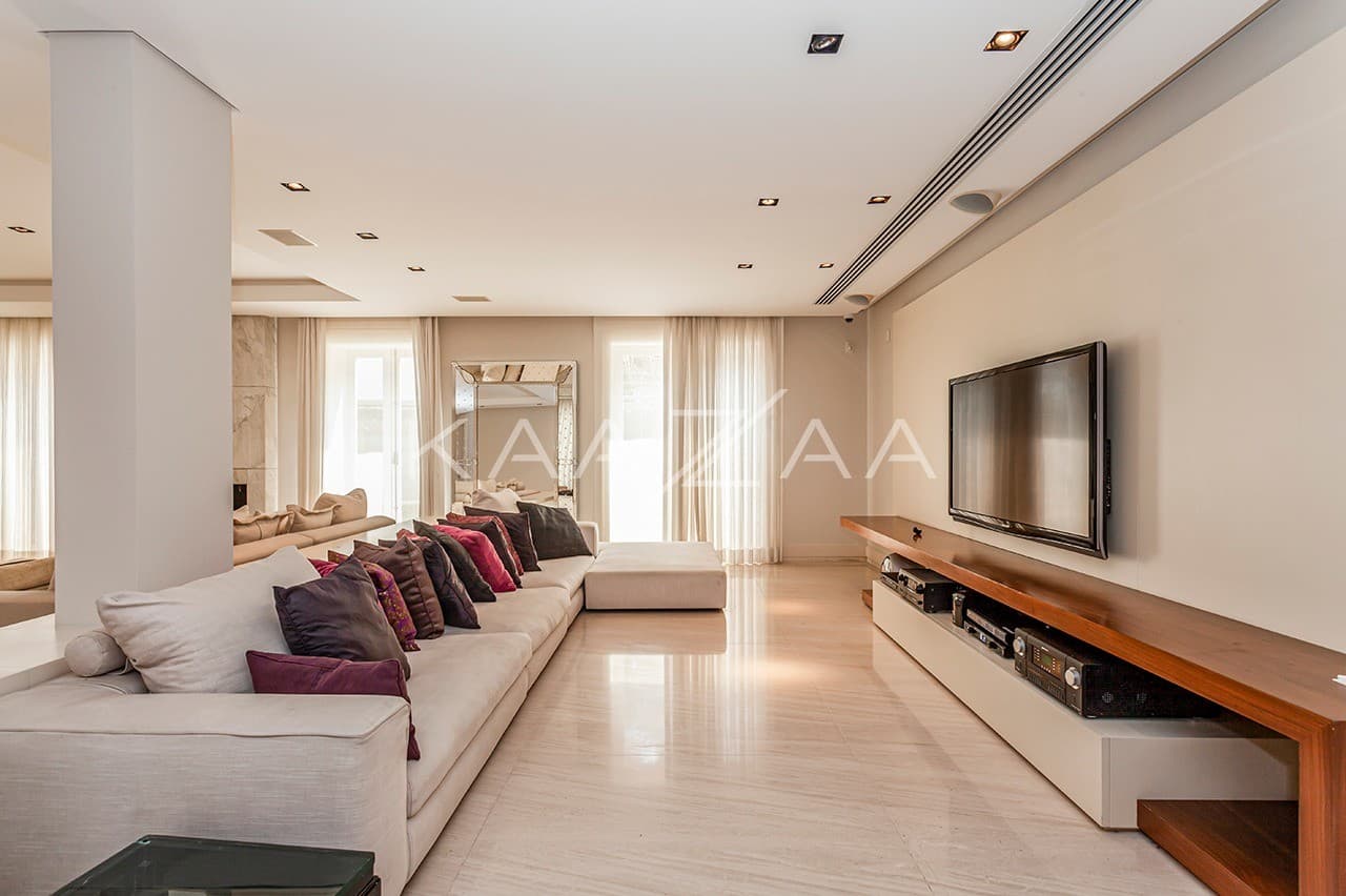 Design clean e acabamentos primorosos nesta casa na Cidade Jardim. - Foto 6