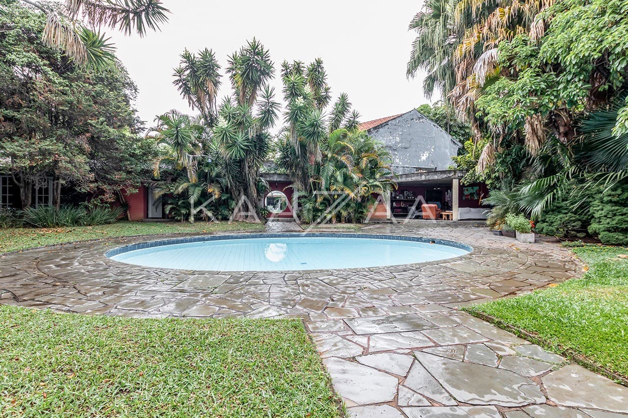 Casa brutalista com projeto arquitetônico singular e muito concreto no Jardim América. - Foto 24