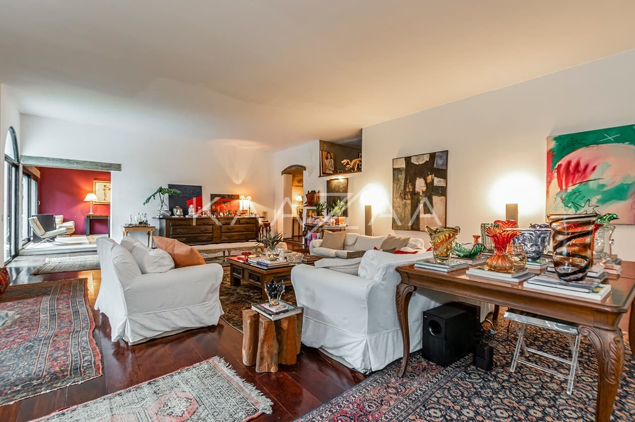 Casa brutalista com projeto arquitetônico singular e muito concreto no Jardim América. - Foto 8