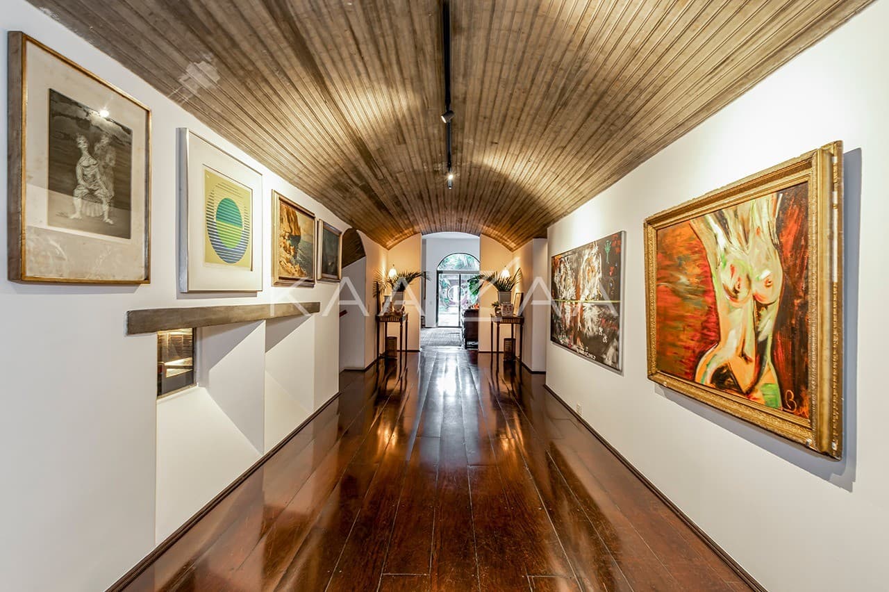 Casa brutalista com projeto arquitetônico singular e muito concreto no Jardim América. - Foto 23