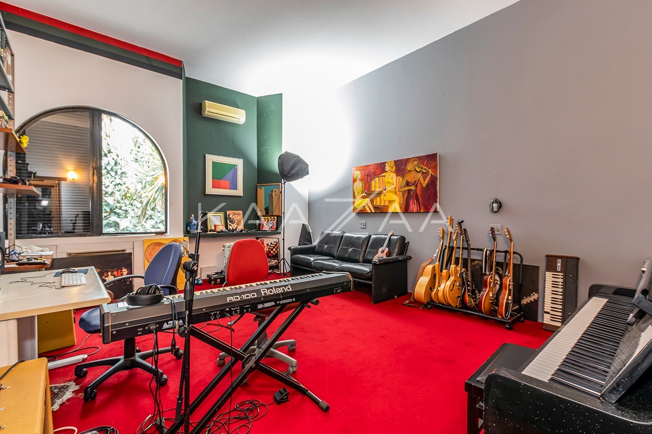 Casa brutalista com projeto arquitetônico singular e muito concreto no Jardim América. - Foto 17