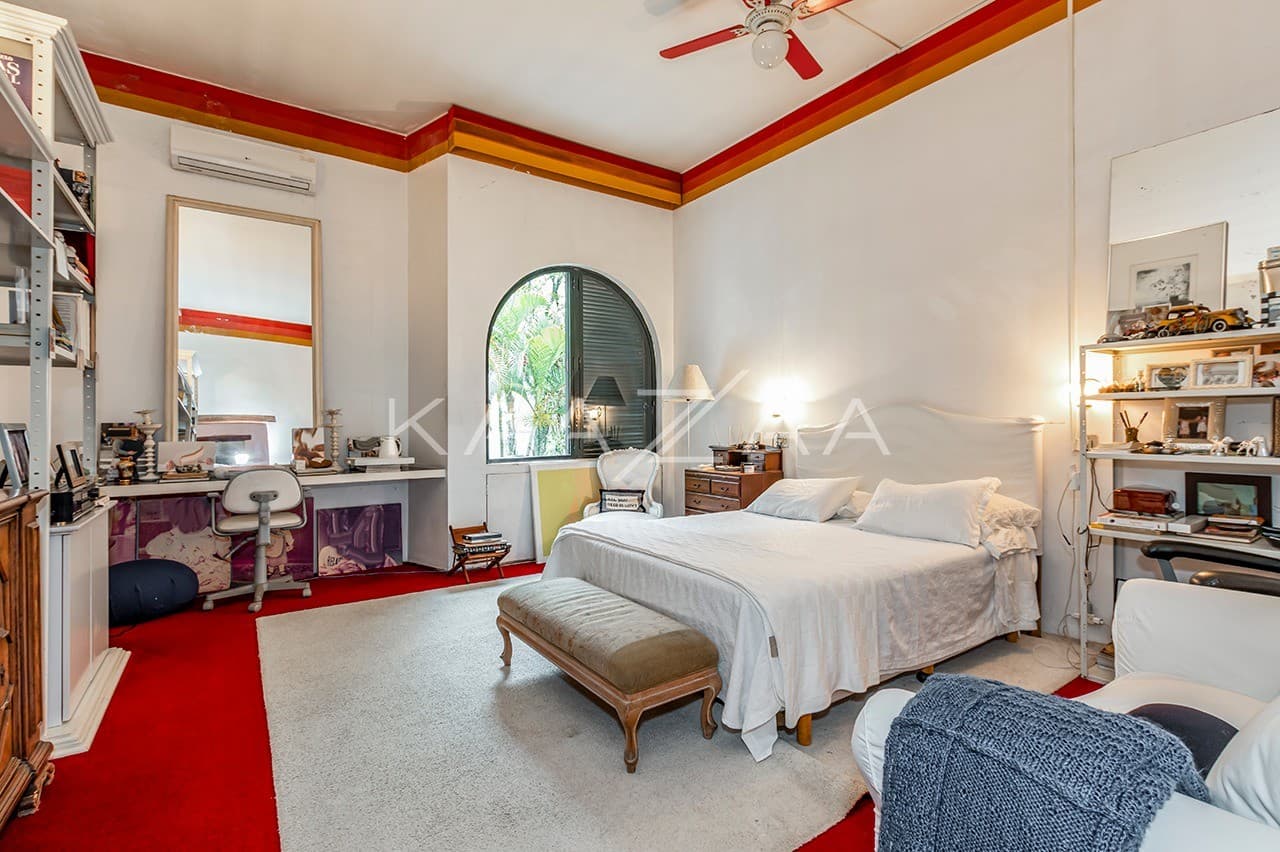 Casa brutalista com projeto arquitetônico singular e muito concreto no Jardim América. - Foto 14