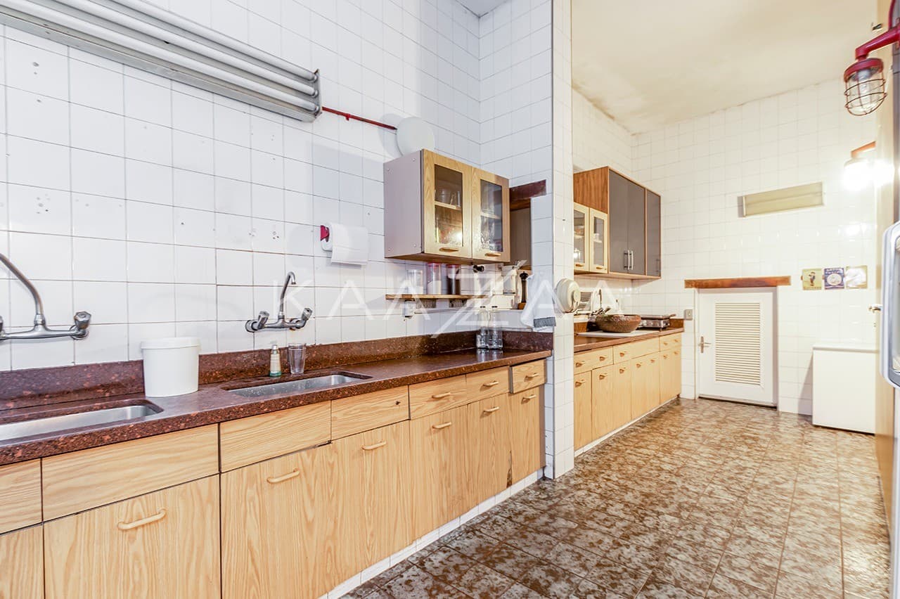 Casa brutalista com projeto arquitetônico singular e muito concreto no Jardim América. - Foto 26