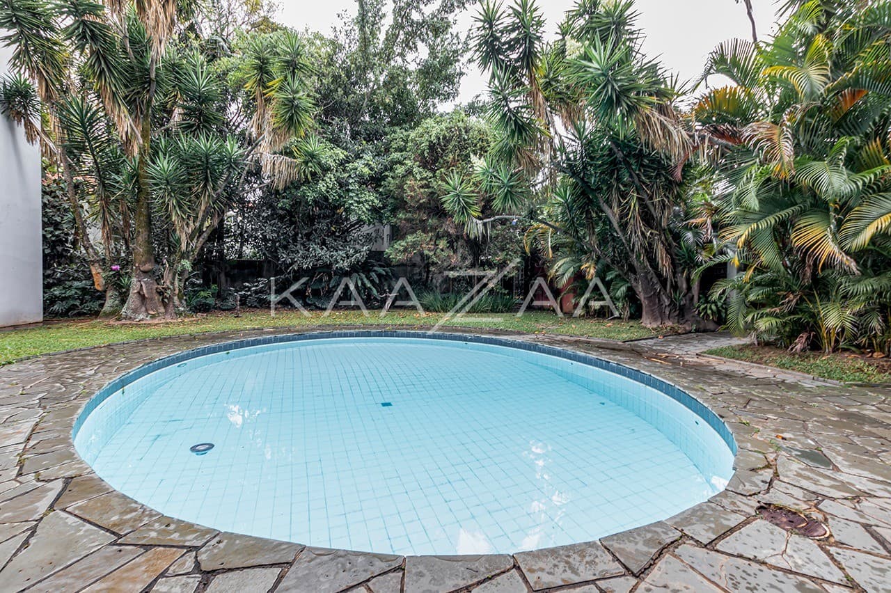 Casa brutalista com projeto arquitetônico singular e muito concreto no Jardim América. - Foto 25