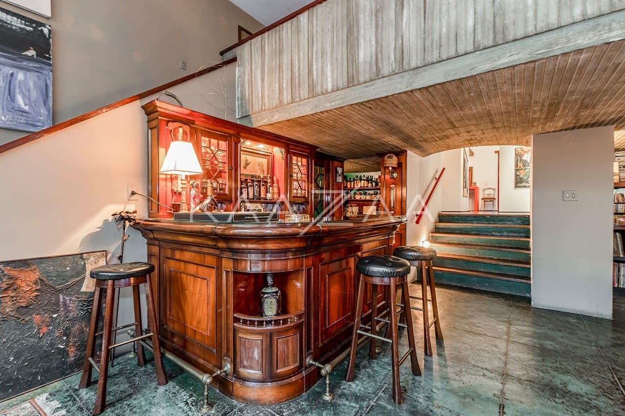 Casa brutalista com projeto arquitetônico singular e muito concreto no Jardim América. - Foto 11