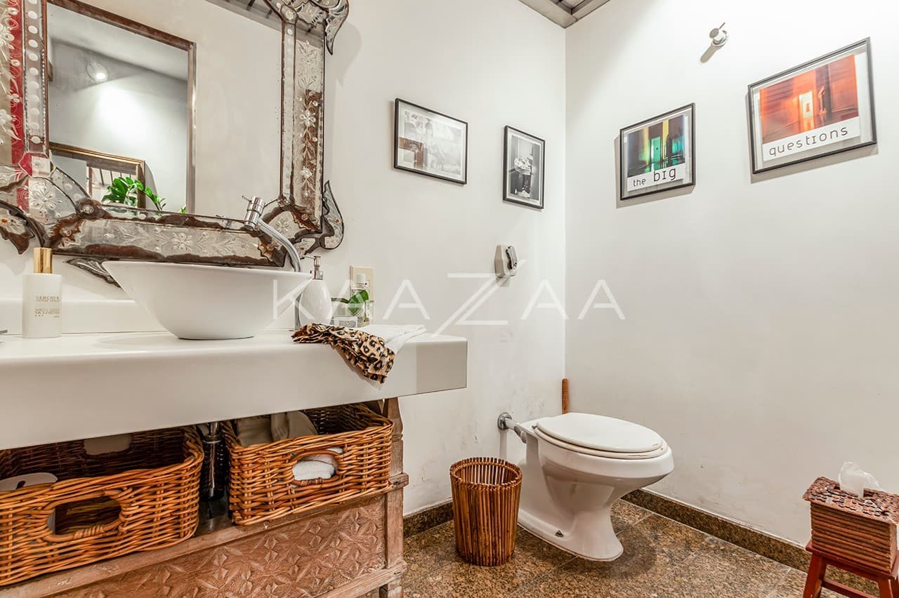 Casa brutalista com projeto arquitetônico singular e muito concreto no Jardim América. - Foto 13