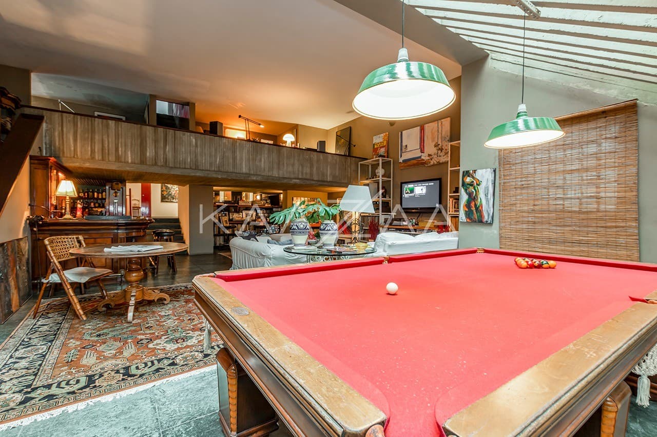 Casa brutalista com projeto arquitetônico singular e muito concreto no Jardim América. - Foto 3