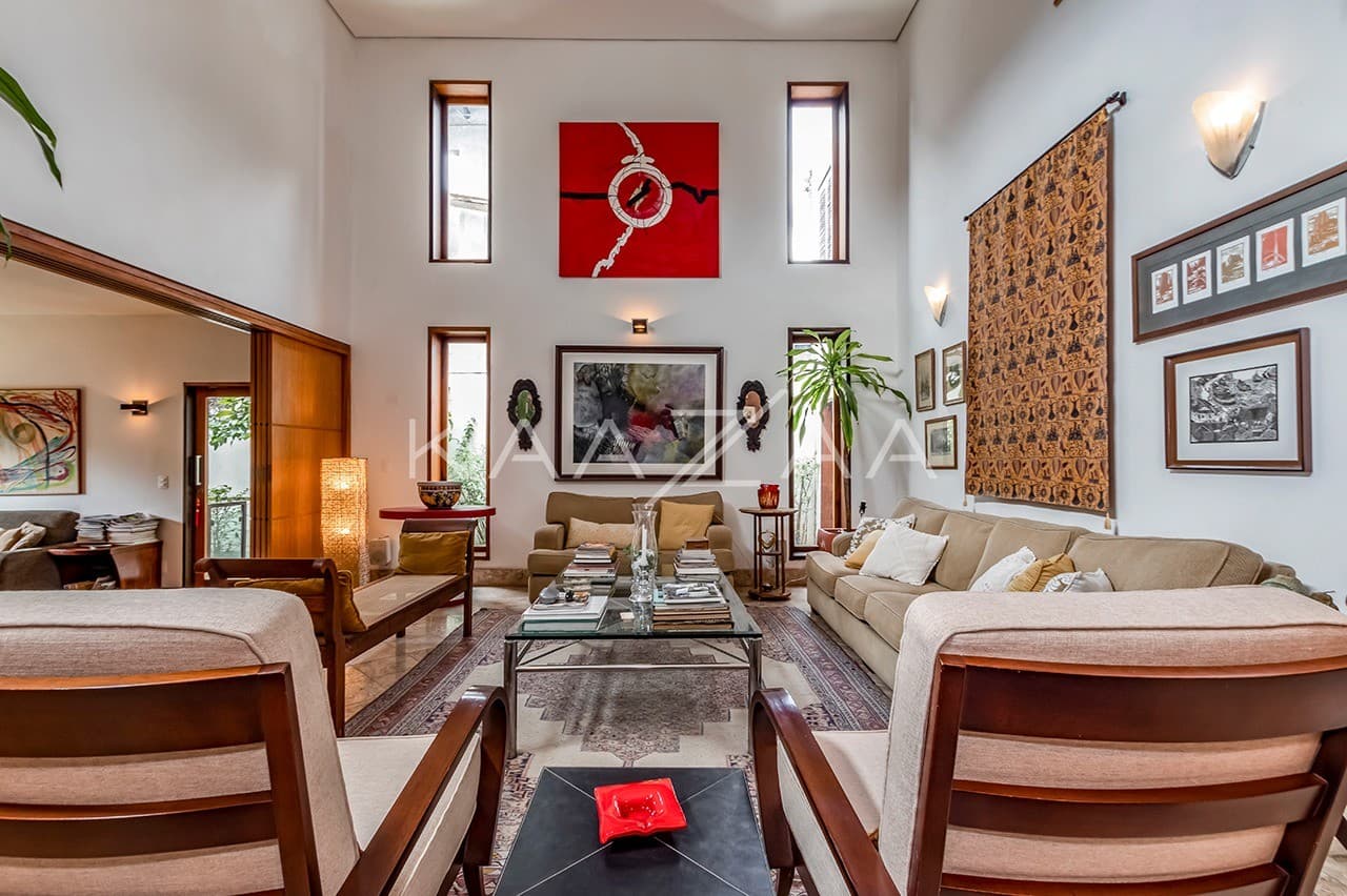 Aquele pé-direito que impressiona qualquer um. Casa em condomínio fechado na Cidade Jardim. - Foto 1