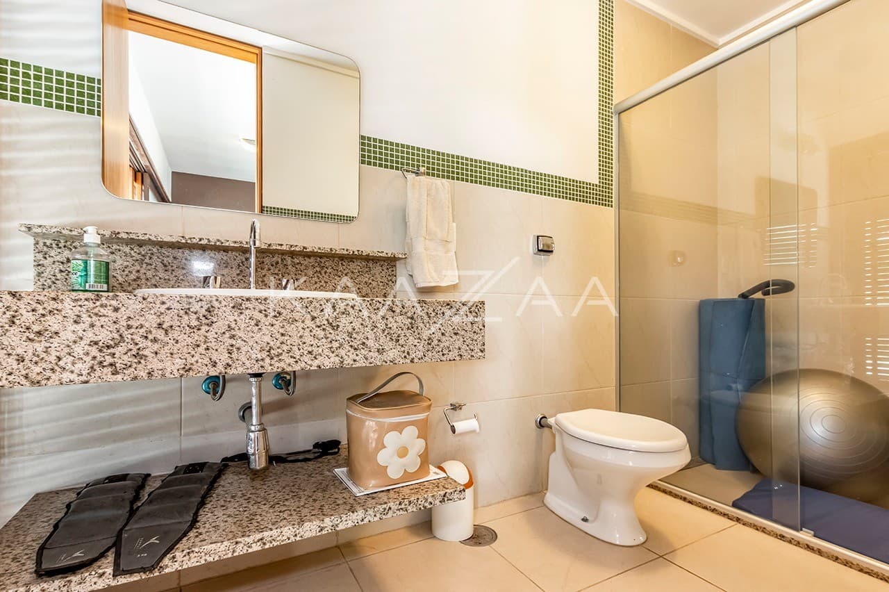 Aquele pé-direito que impressiona qualquer um. Casa em condomínio fechado na Cidade Jardim. - Foto 25