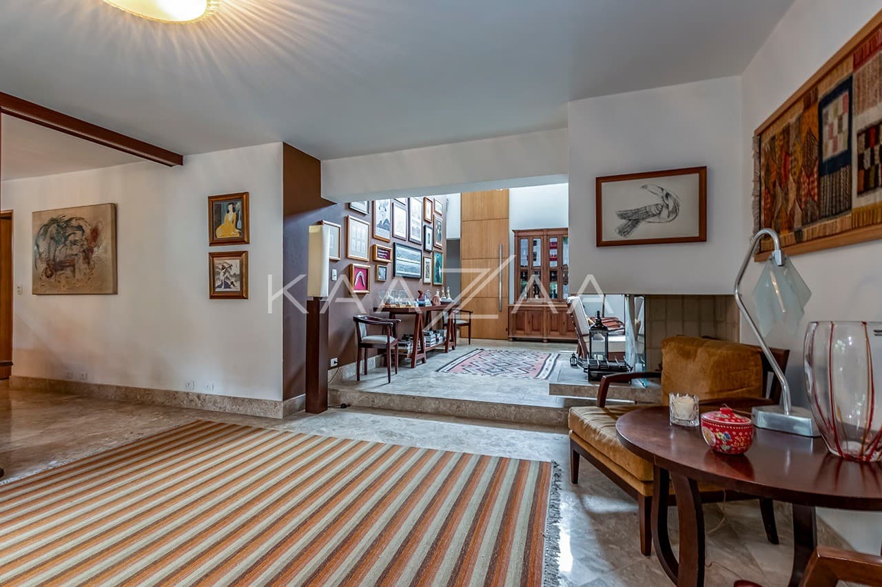 Aquele pé-direito que impressiona qualquer um. Casa em condomínio fechado na Cidade Jardim. - Foto 11