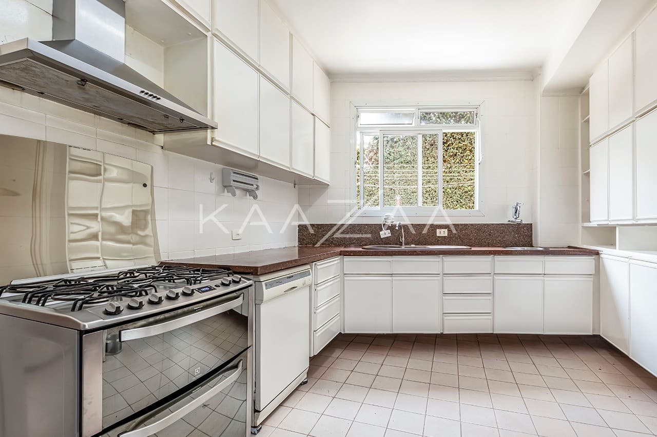 Casa com ares provençais ao lado da praça Panamericana, no Alto de Pinheiros. - Foto 37