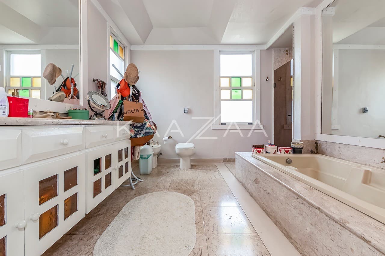 Casa com ares provençais ao lado da praça Panamericana, no Alto de Pinheiros. - Foto 26