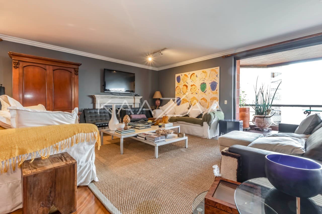 Cobertura ampla, repleta de luz natural e bom gosto. Perto no Ibirapuera, em Moema. - Foto 10