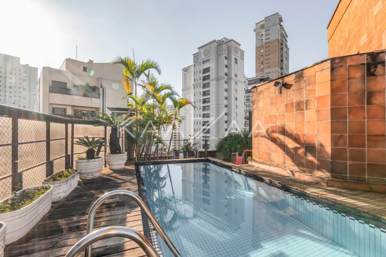 Cobertura ampla, repleta de luz natural e bom gosto. Perto no Ibirapuera, em Moema. - Foto 1