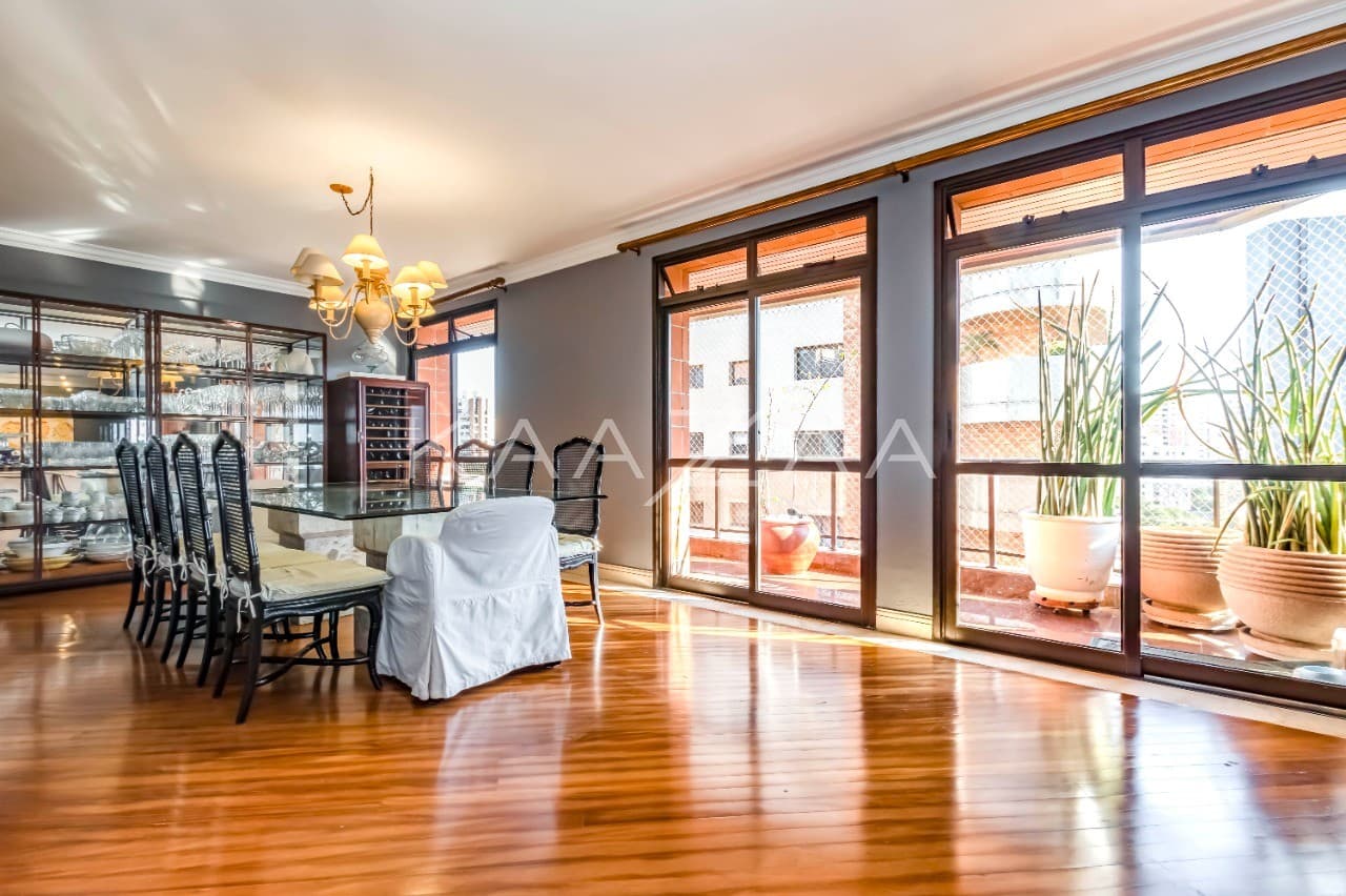 Cobertura ampla, repleta de luz natural e bom gosto. Perto no Ibirapuera, em Moema. - Foto 18