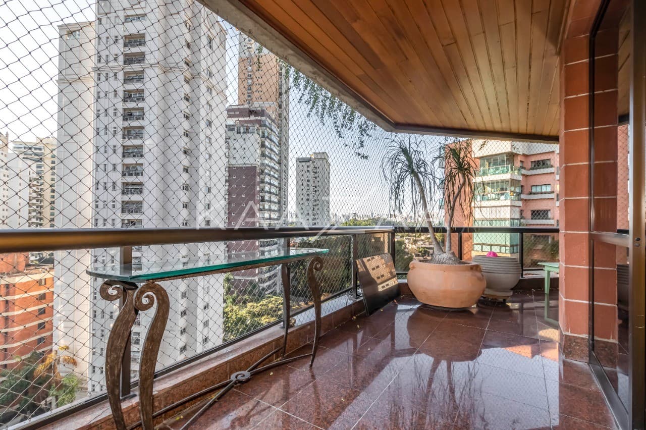 Cobertura ampla, repleta de luz natural e bom gosto. Perto no Ibirapuera, em Moema. - Foto 15