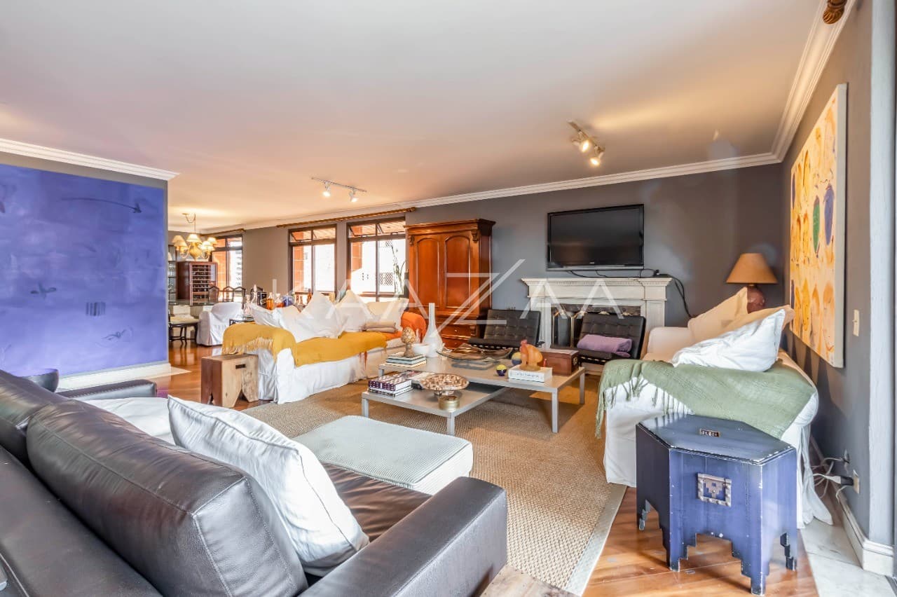 Cobertura ampla, repleta de luz natural e bom gosto. Perto no Ibirapuera, em Moema. - Foto 12