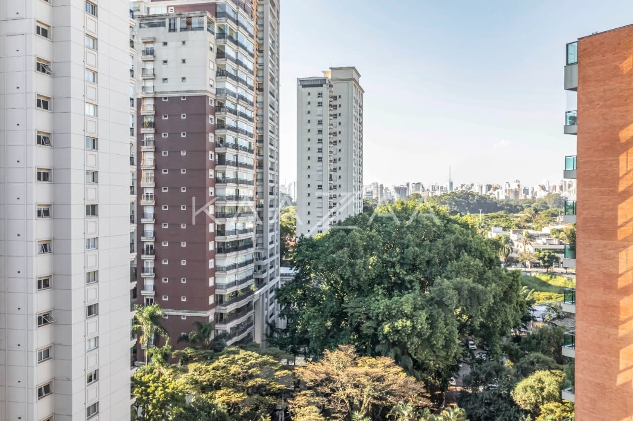 Cobertura ampla, repleta de luz natural e bom gosto. Perto no Ibirapuera, em Moema. - Foto 16
