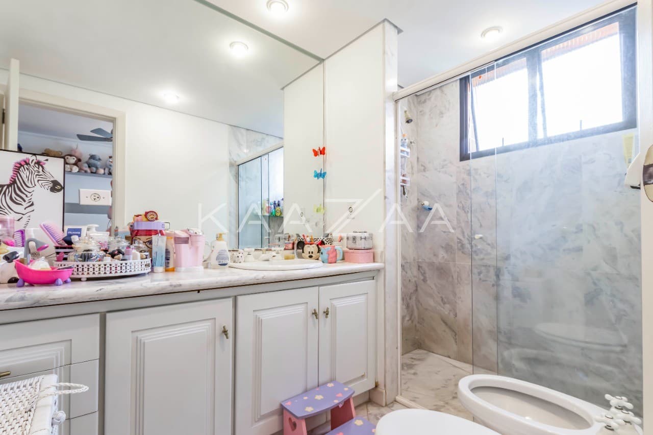 Cobertura ampla, repleta de luz natural e bom gosto. Perto no Ibirapuera, em Moema. - Foto 33