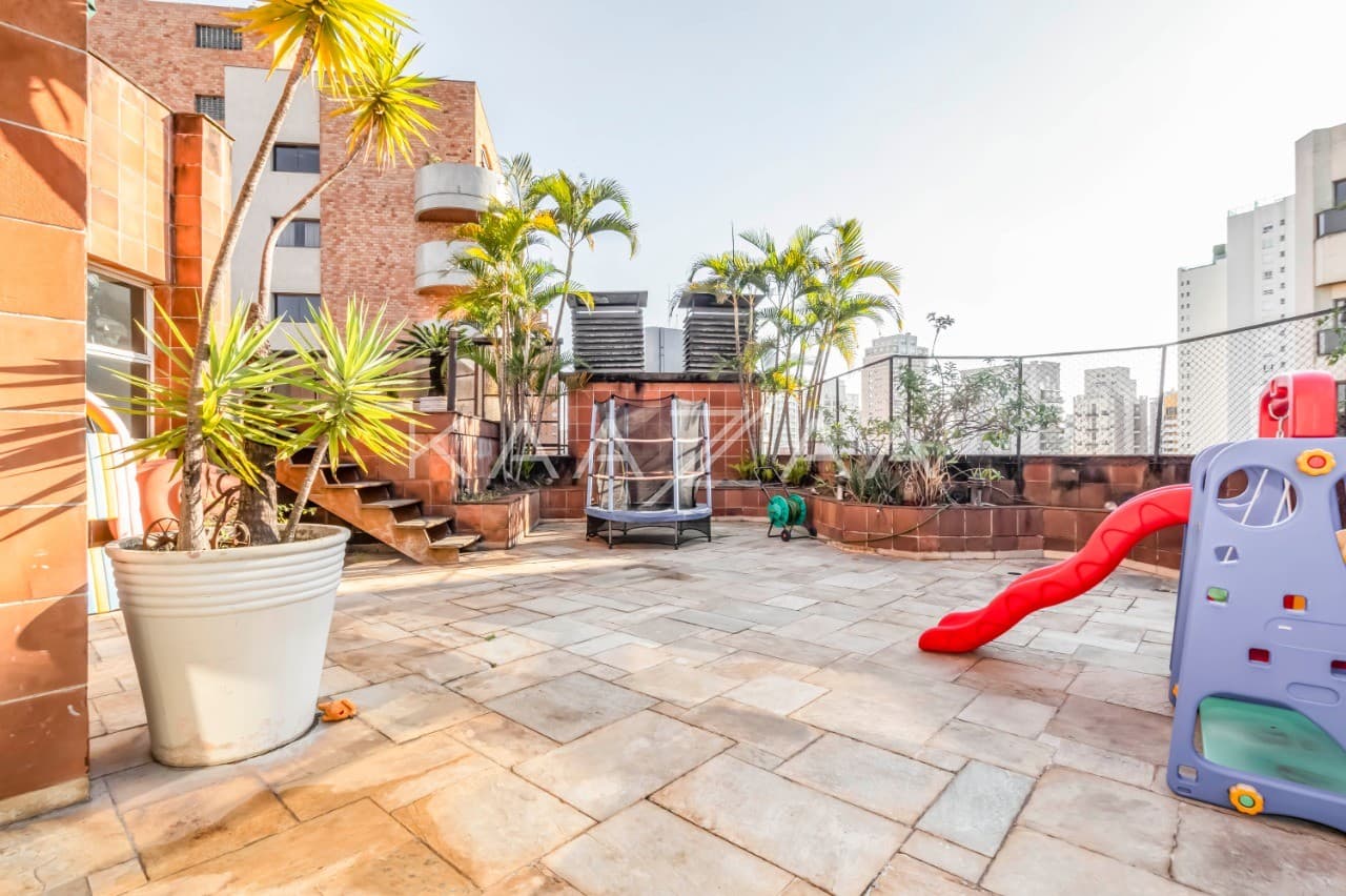 Cobertura ampla, repleta de luz natural e bom gosto. Perto no Ibirapuera, em Moema. - Foto 3