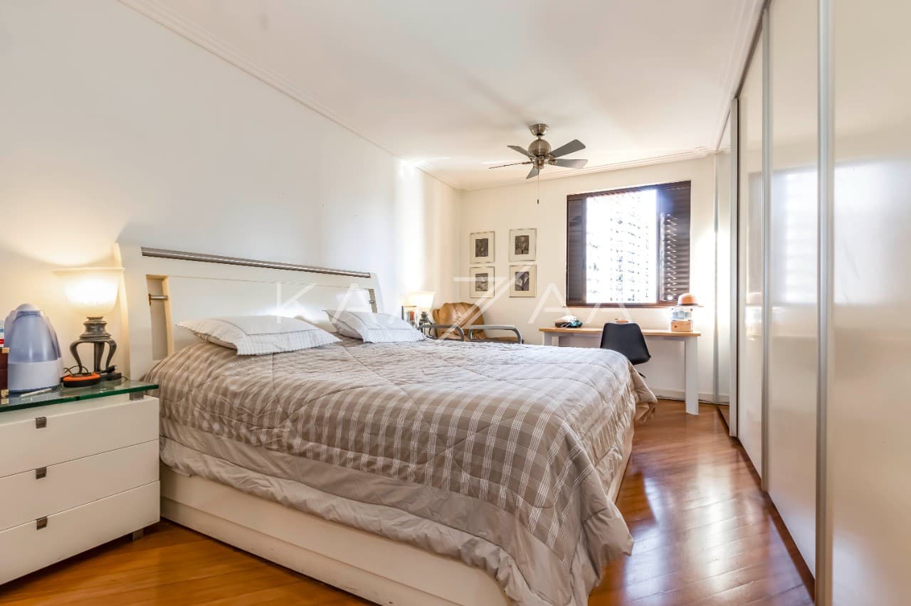 Cobertura ampla, repleta de luz natural e bom gosto. Perto no Ibirapuera, em Moema. - Foto 25