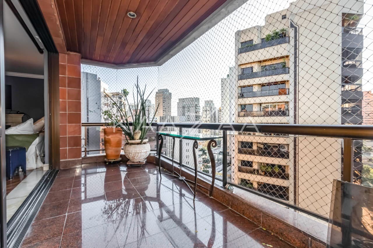 Cobertura ampla, repleta de luz natural e bom gosto. Perto no Ibirapuera, em Moema. - Foto 14