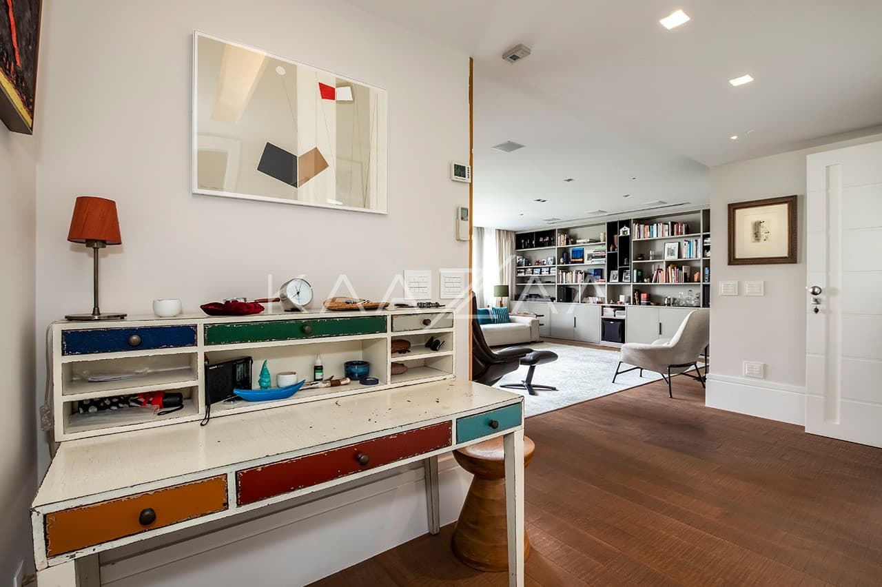 Recém reformado, este apartamento todo mobiliado fica acerta em cheio o coração do Itaim. - Foto 10