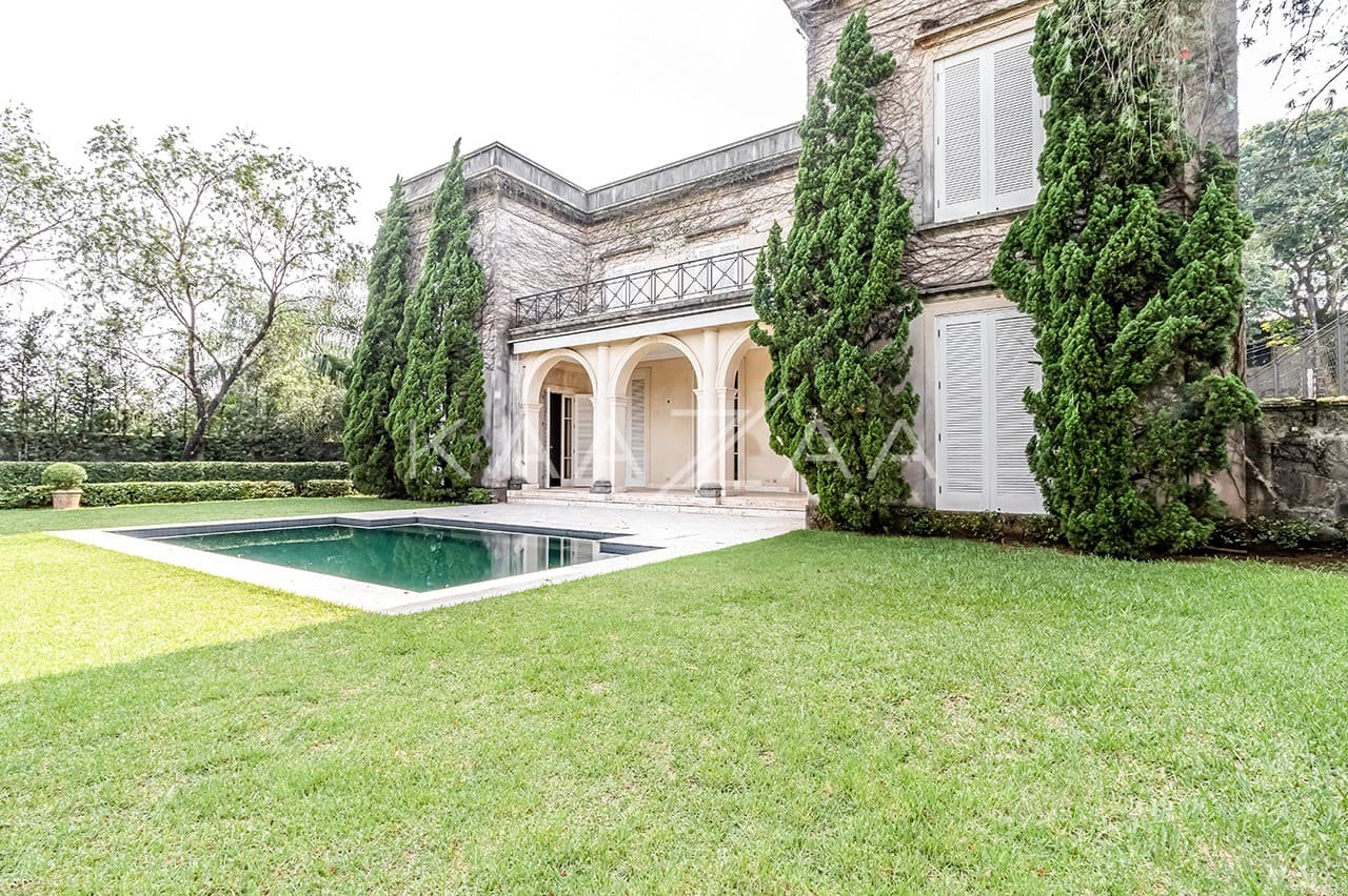Casa exuberante com jardim e vista verde infinita. Em rua sossegada no Real Parque. - Foto 3